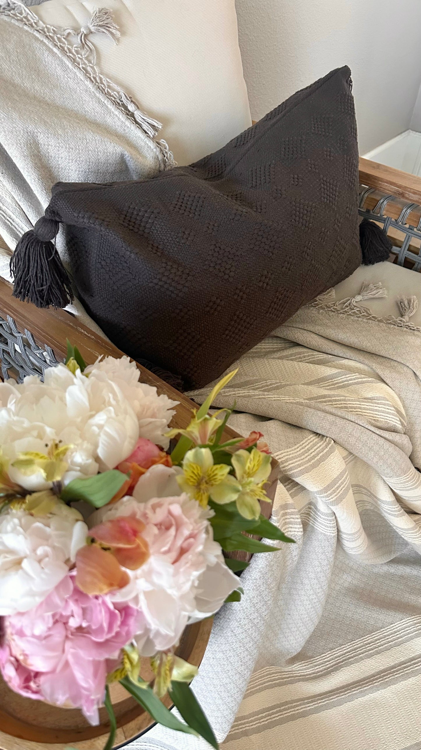 Alondra Lumbar Pillow Cover